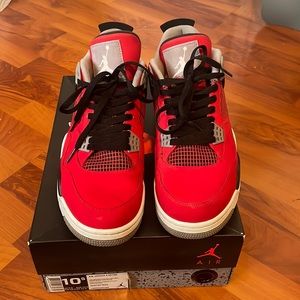 Jordan 4 Retro
Toro Bravo (2013)